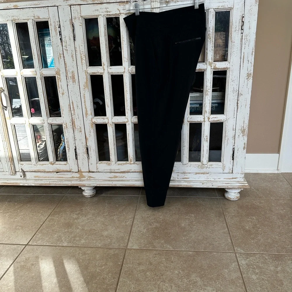 Athleta Venice Jogger Medium Black Like New! - Picture 4 of 6